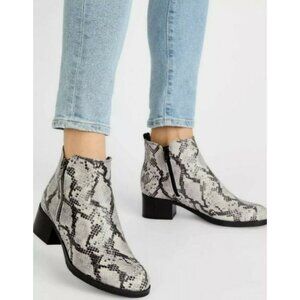 Clarks Boots Size 7.5M Mila Sky Leather Ankle Snakeskin Zipper Gray Black